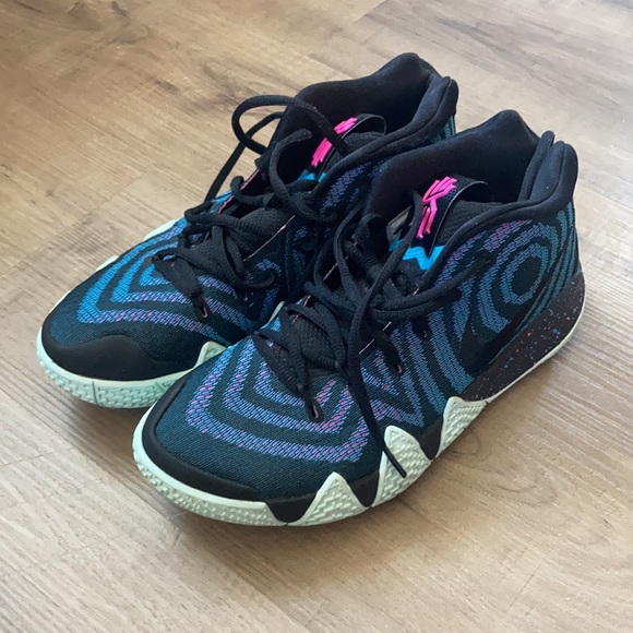 Colourful Nike sport shoes - Picture 2 of 6